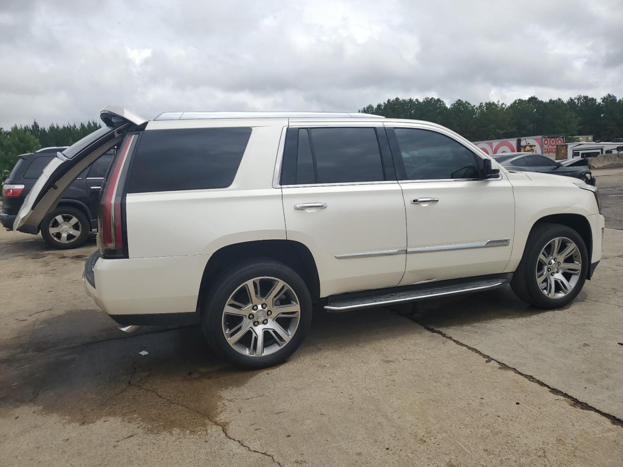 CADILLAC ESCALADE LUXURY