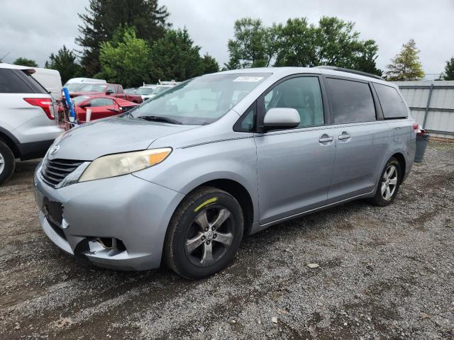 TOYOTA SIENNA LE