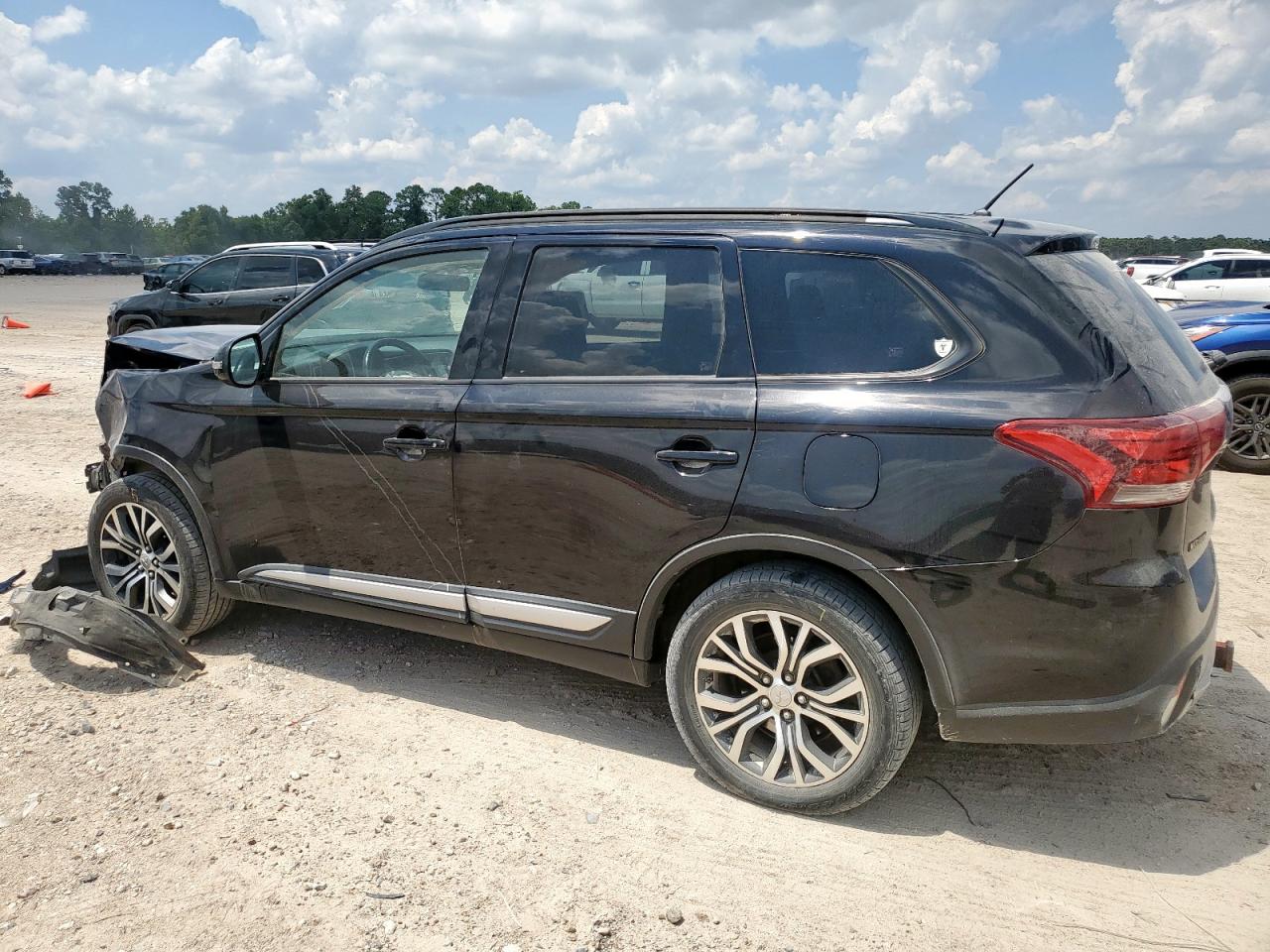 MITSUBISHI OUTLANDER SE