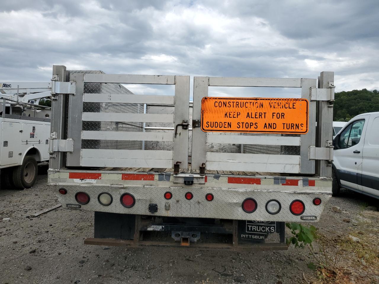 Lot #3281400017 2017 ISUZU NRR