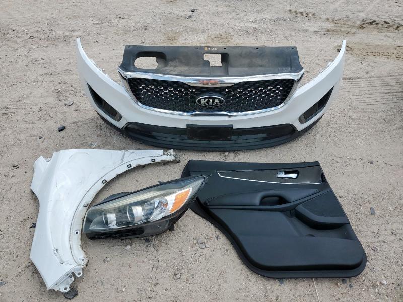 2016 KIA SORENTO LX - 5XYPG4A39GG090344