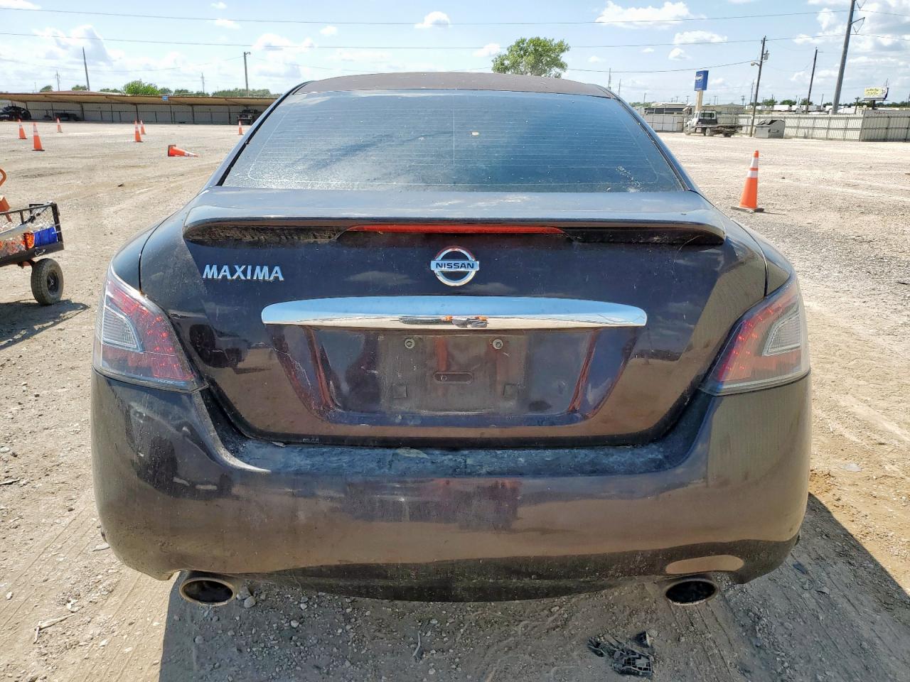 NISSAN MAXIMA S