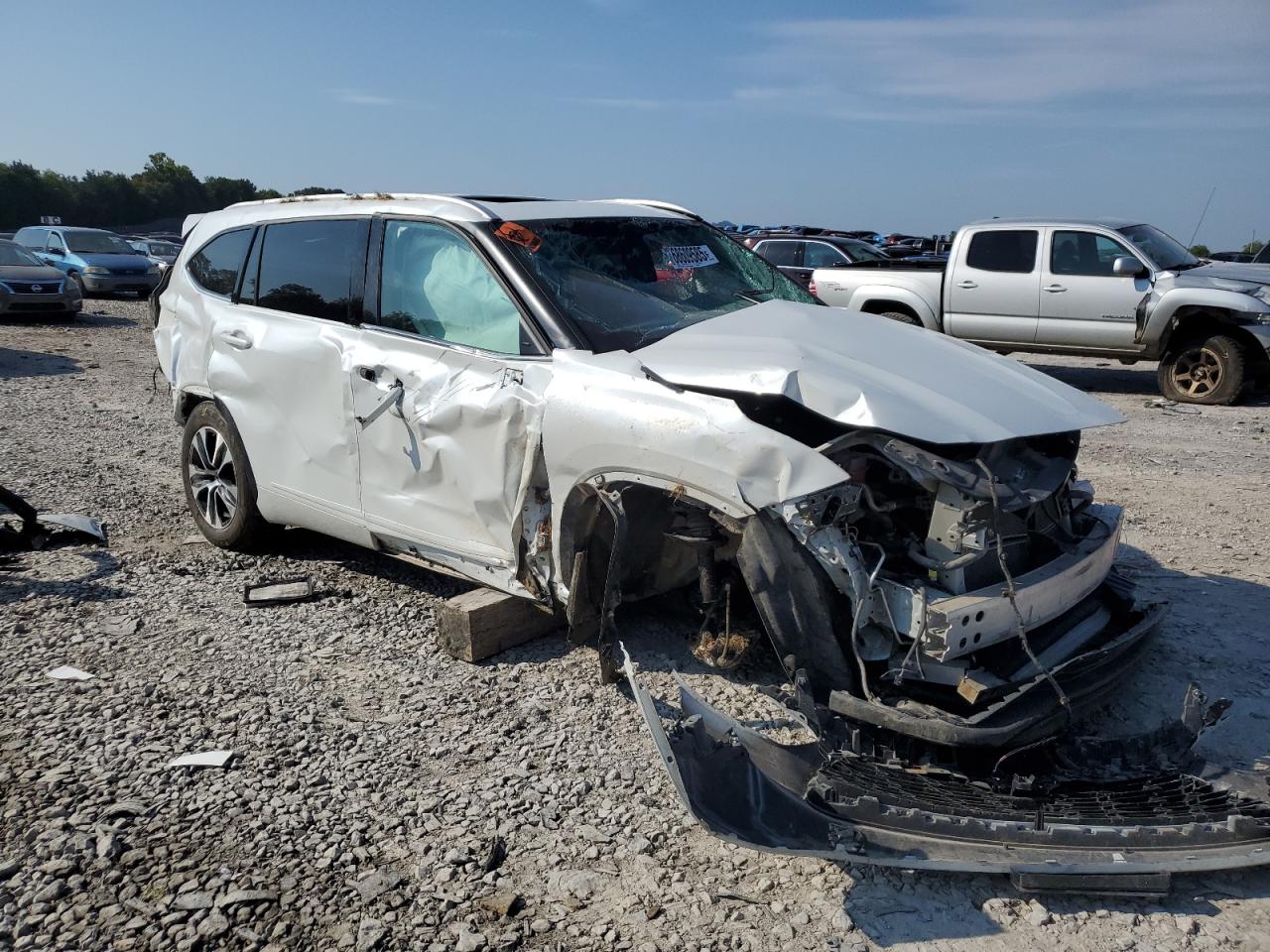 Lot #3302857898 2022 TOYOTA HIGHLANDER