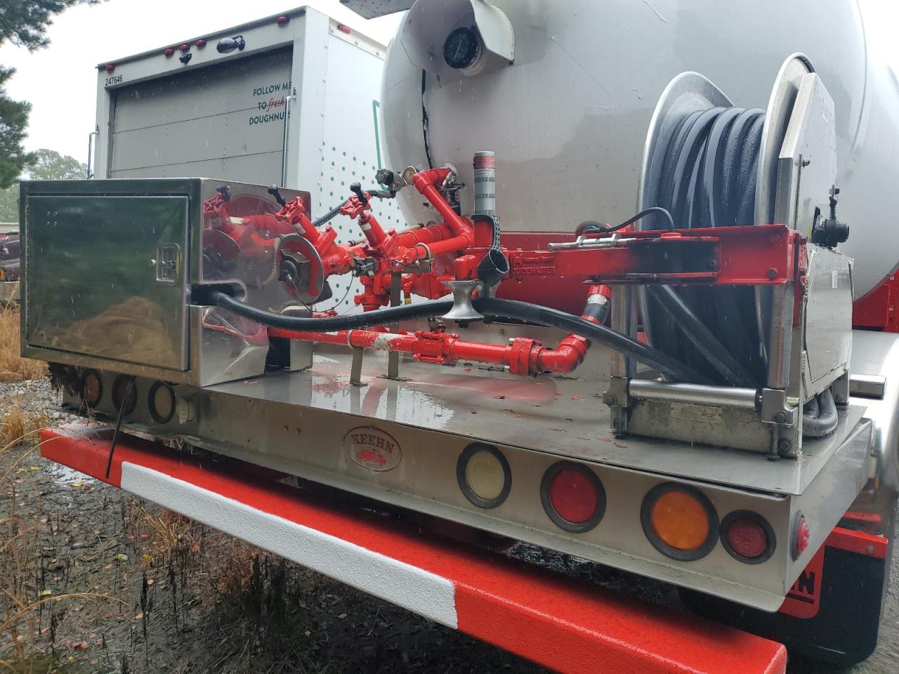 Lot #3259530100 2016 PETERBILT 337