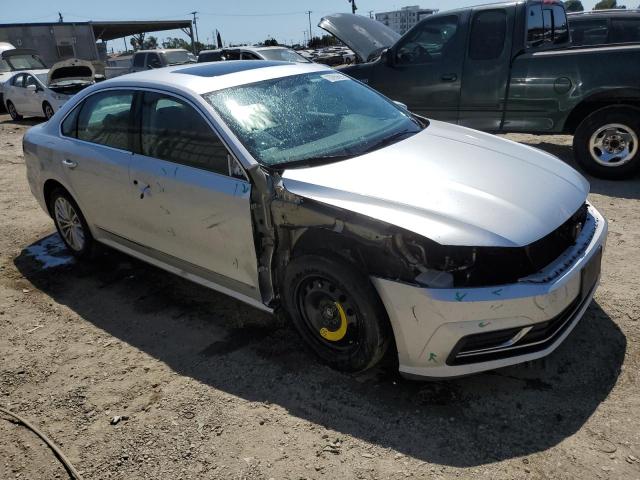 2017 VOLKSWAGEN PASSAT SE - 1VWBT7A30HC000945