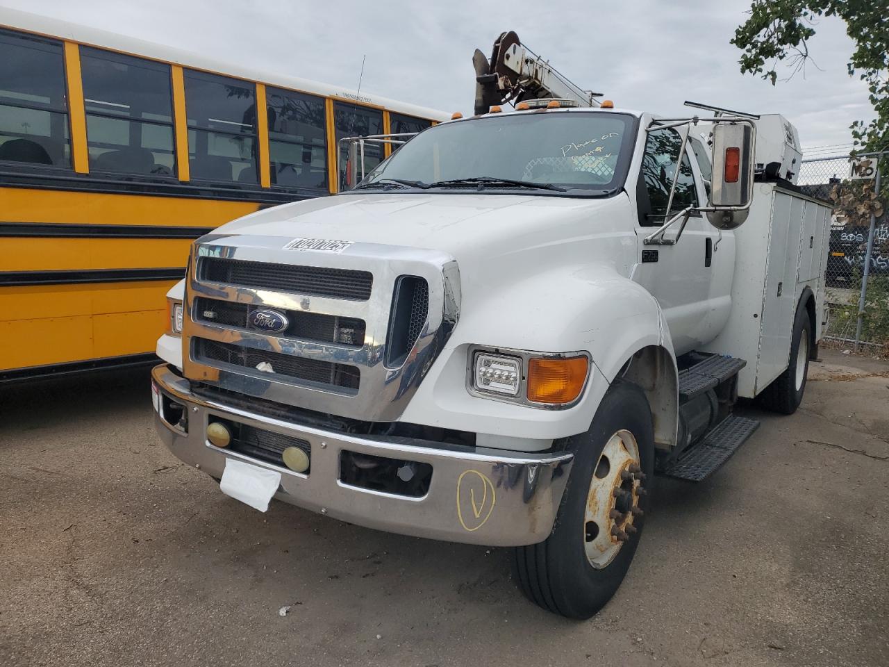 FORD F-750 SUPER DUTY