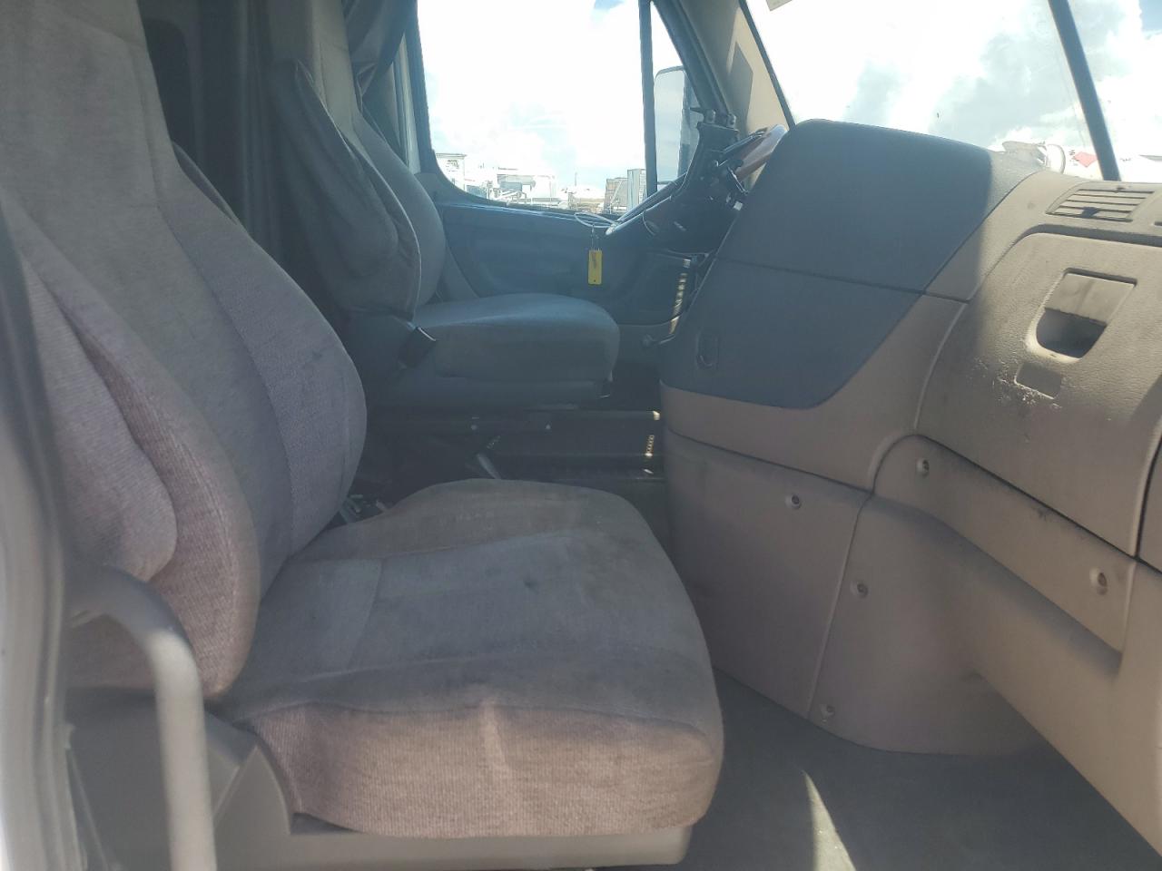 Lot #3214409871 2016 FREIGHTLINER CASCADIA 1