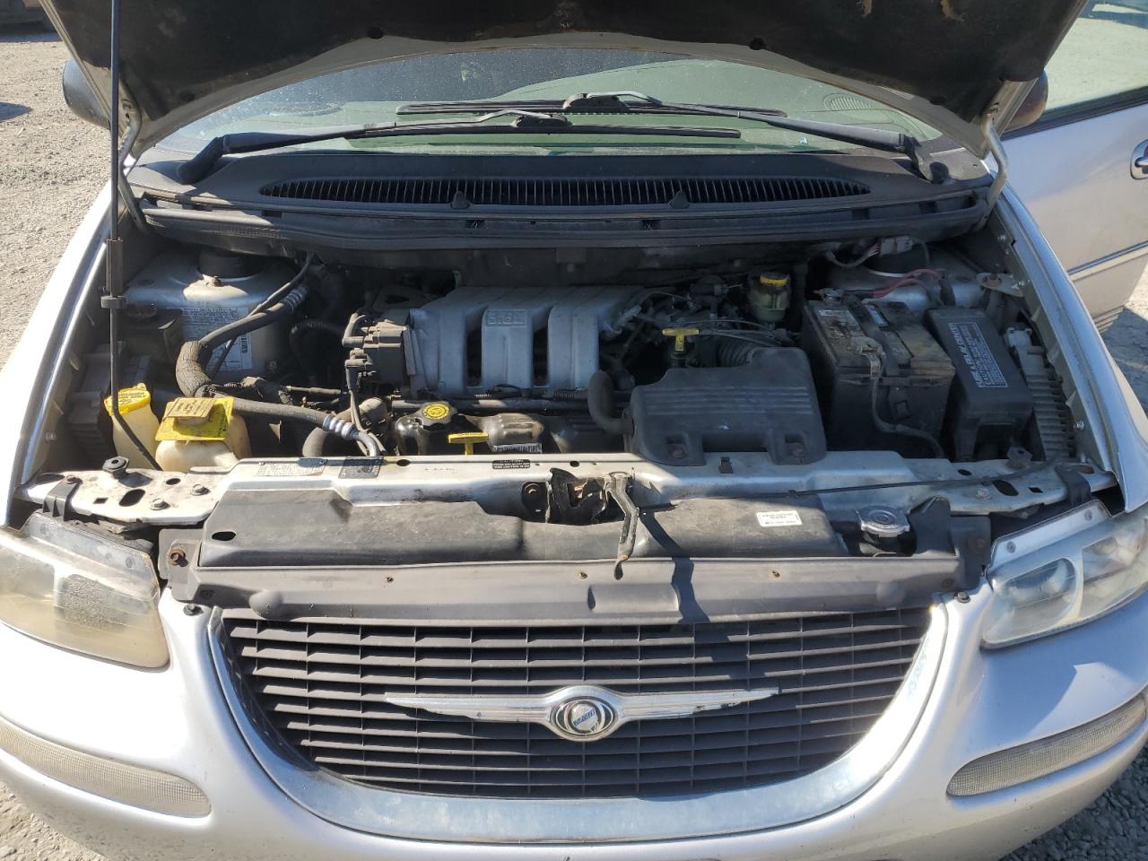 Lot #3266903086 2000 CHRYSLER TOWN & COUNTRY LIMITED