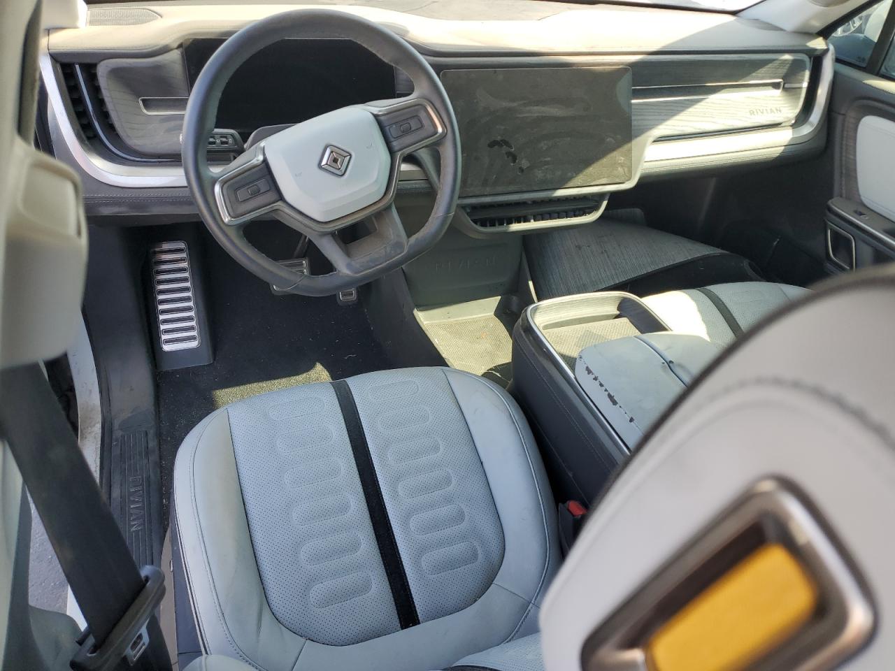 RIVIAN R1S ADVENTURE