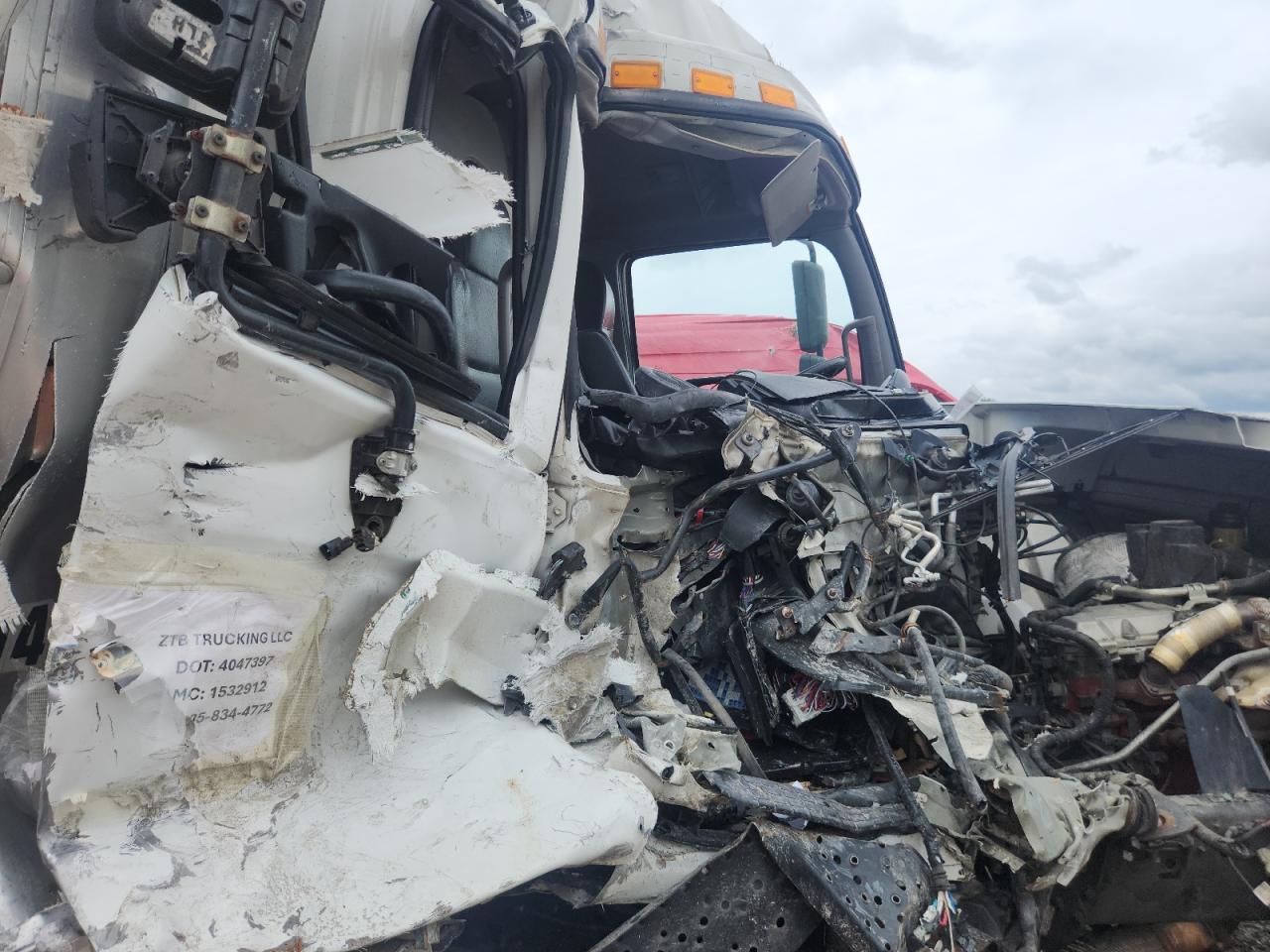 Lot #3302644006 2020 HINO 258/268