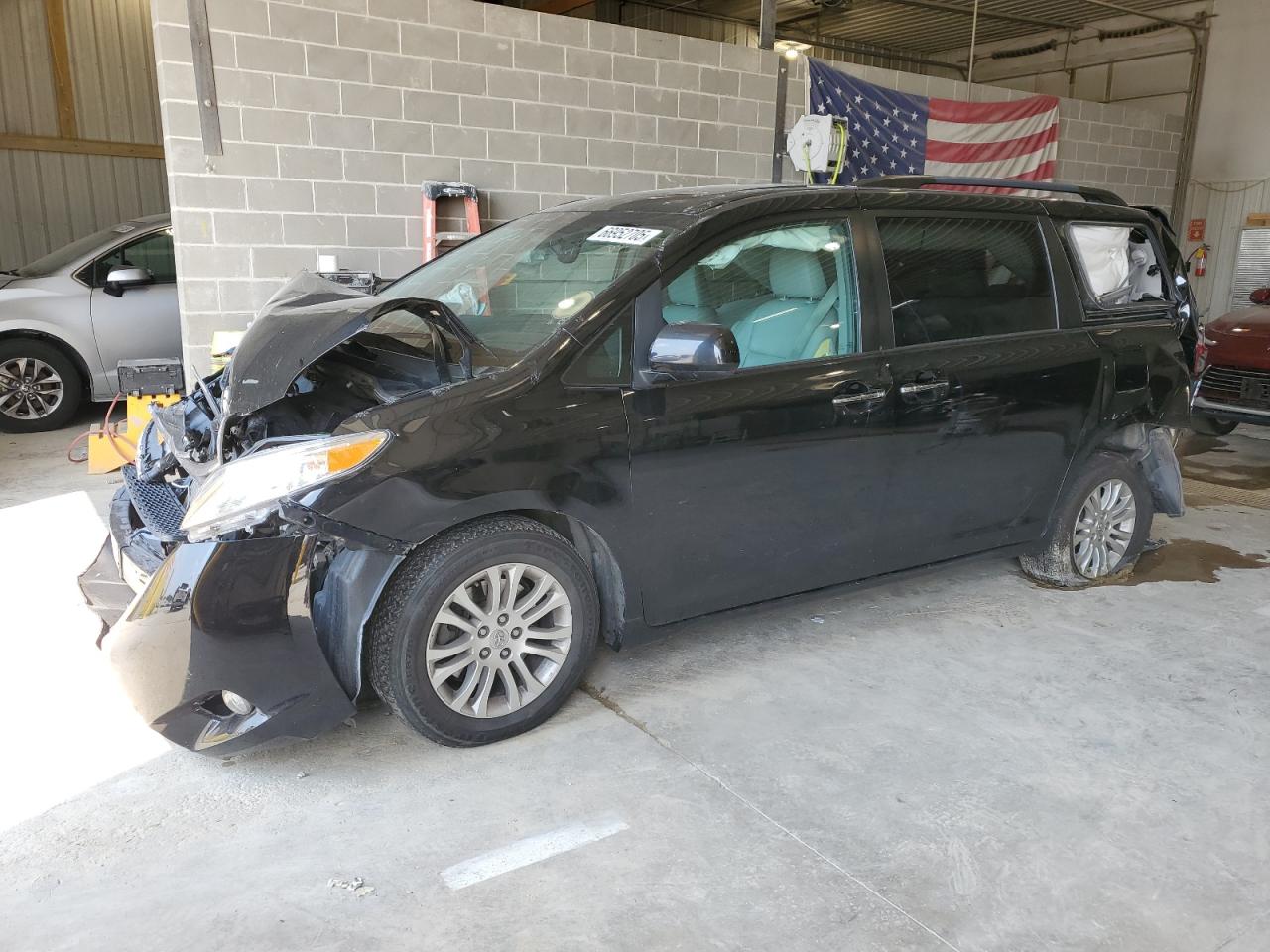 TOYOTA SIENNA XLE