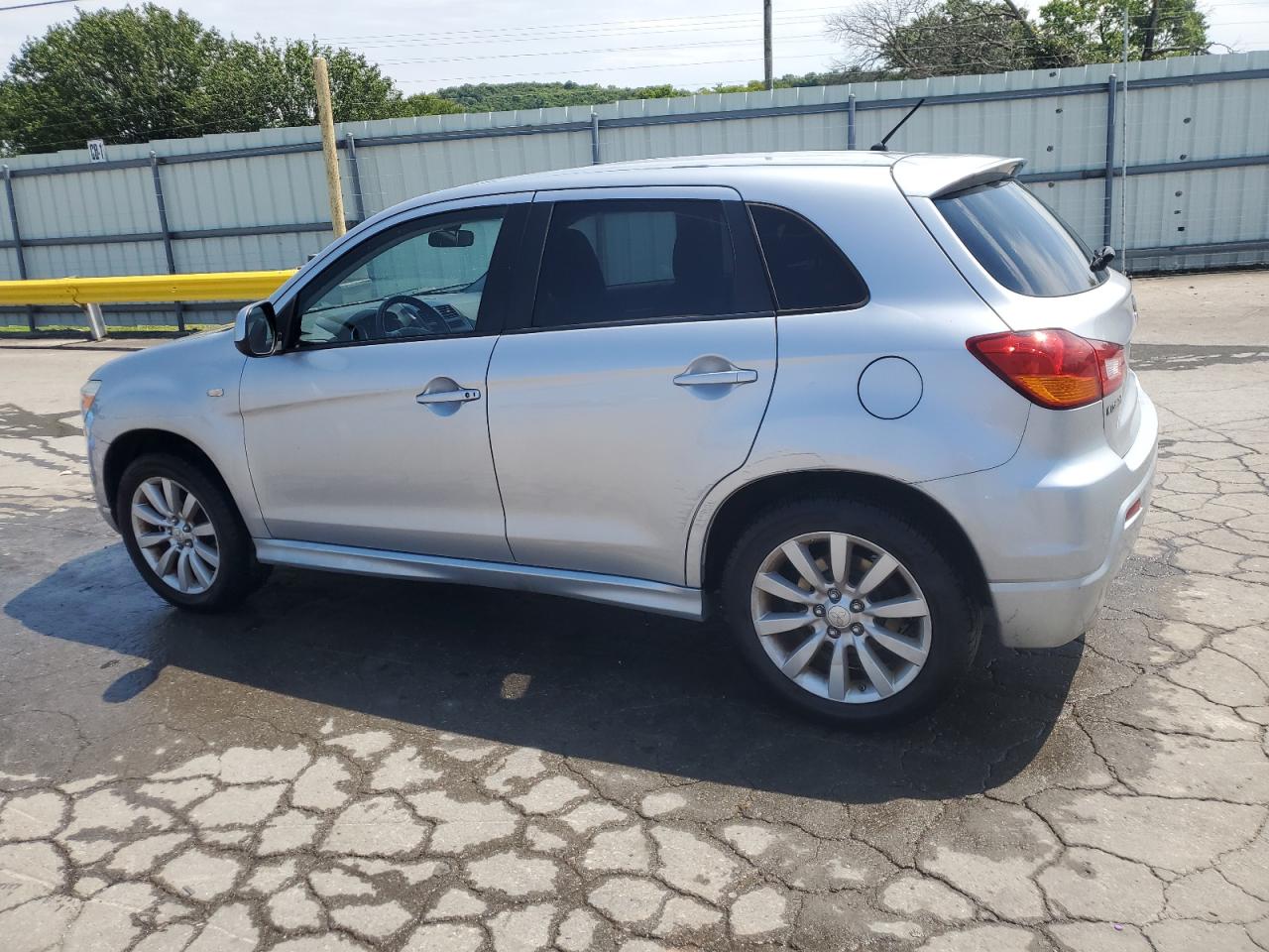 MITSUBISHI OUTLANDER SE