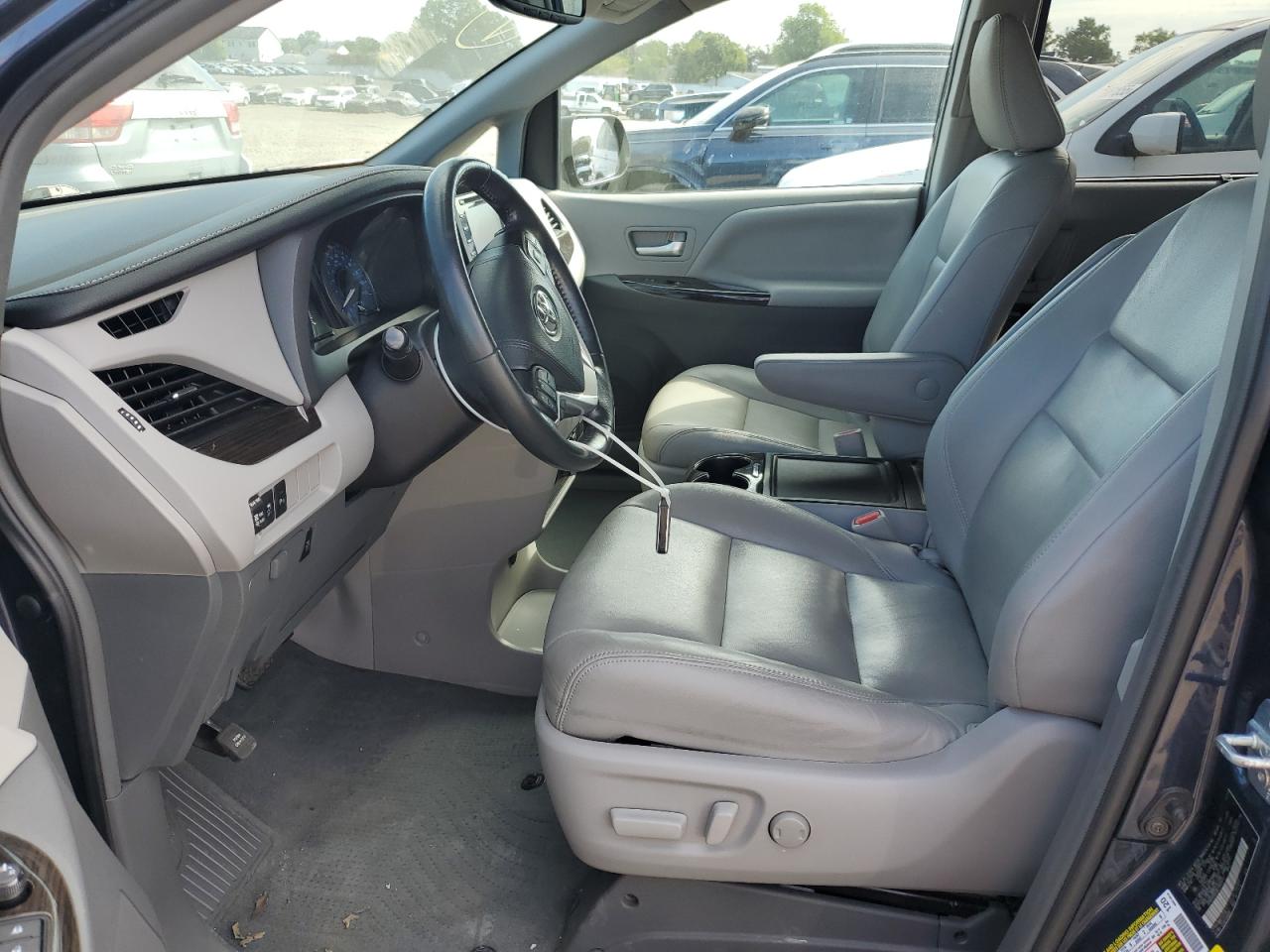 TOYOTA SIENNA XLE