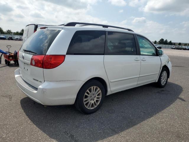 TOYOTA SIENNA XLE 2010 white  gas 5TDYK4CC8AS337864 photo #4