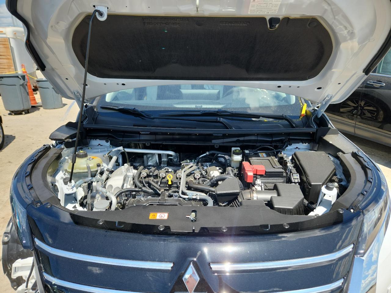 MITSUBISHI OUTLANDER SE