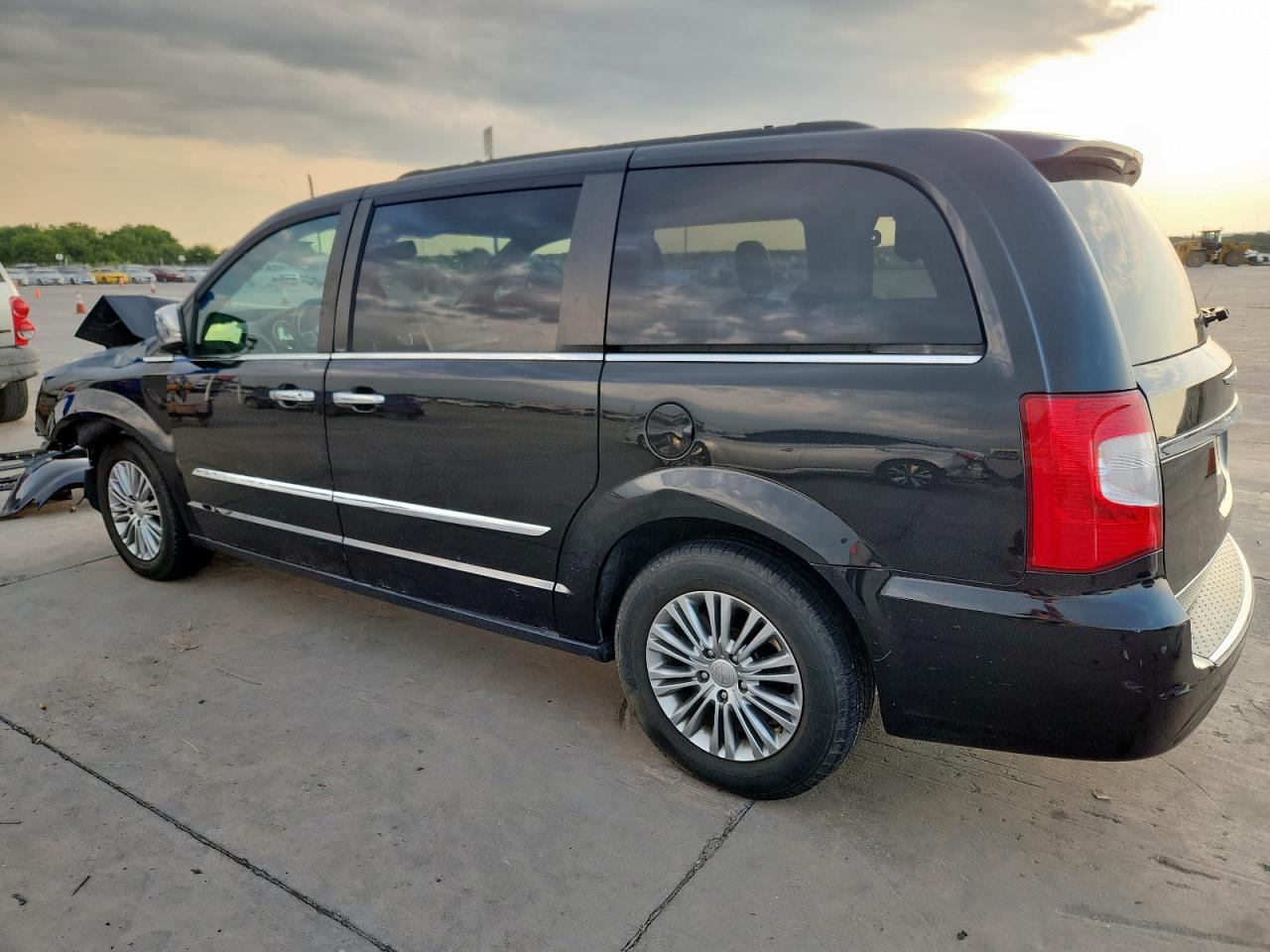 CHRYSLER TOWN & COUNTRY TOURING L