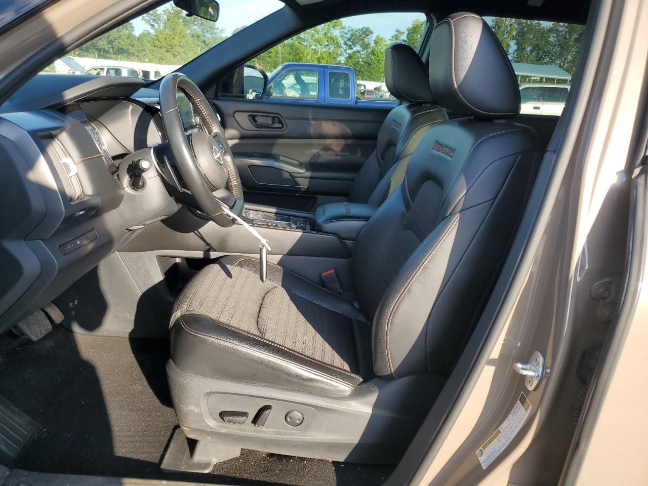 NISSAN PATHFINDER SV