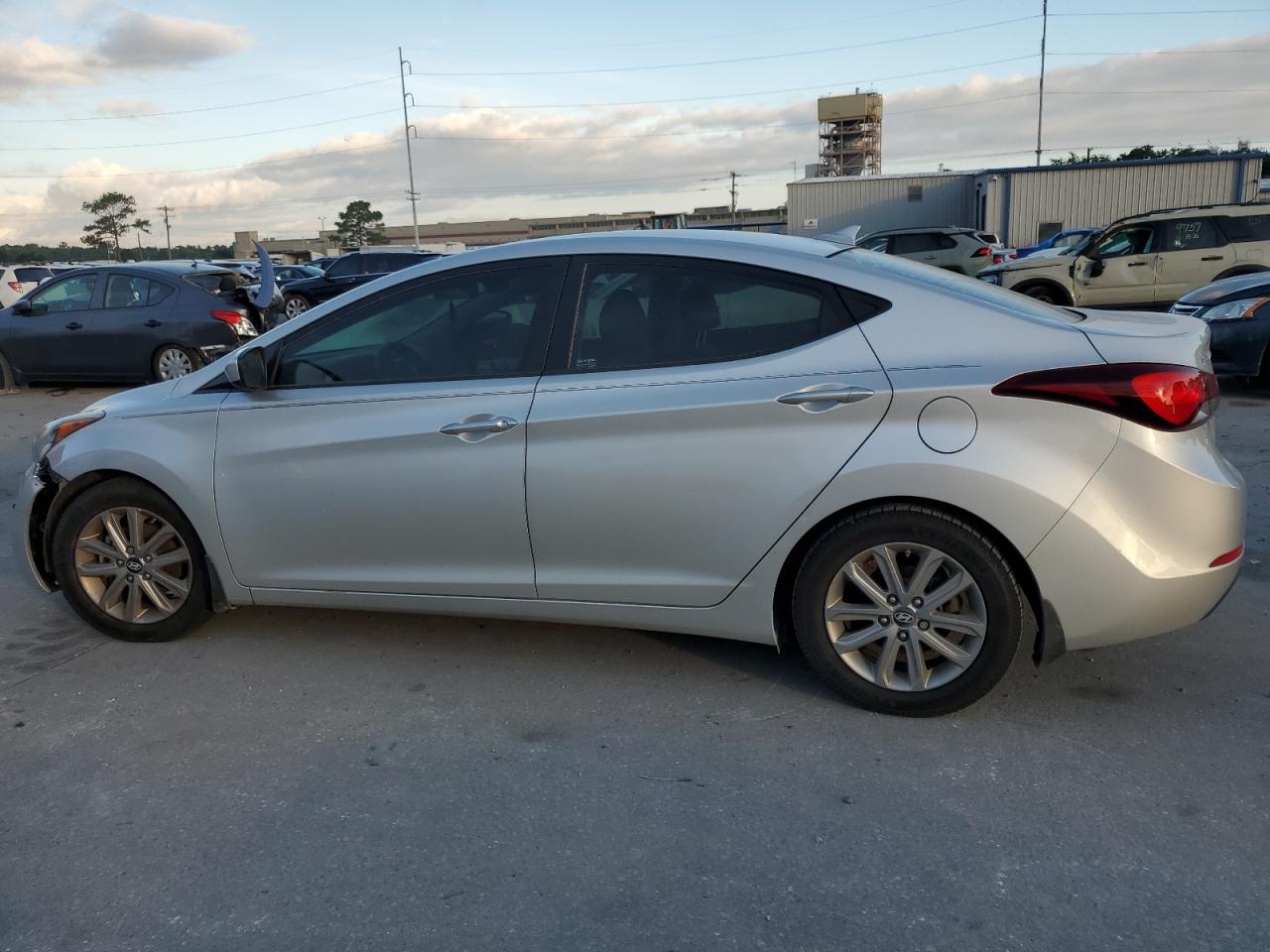 HYUNDAI ELANTRA SE