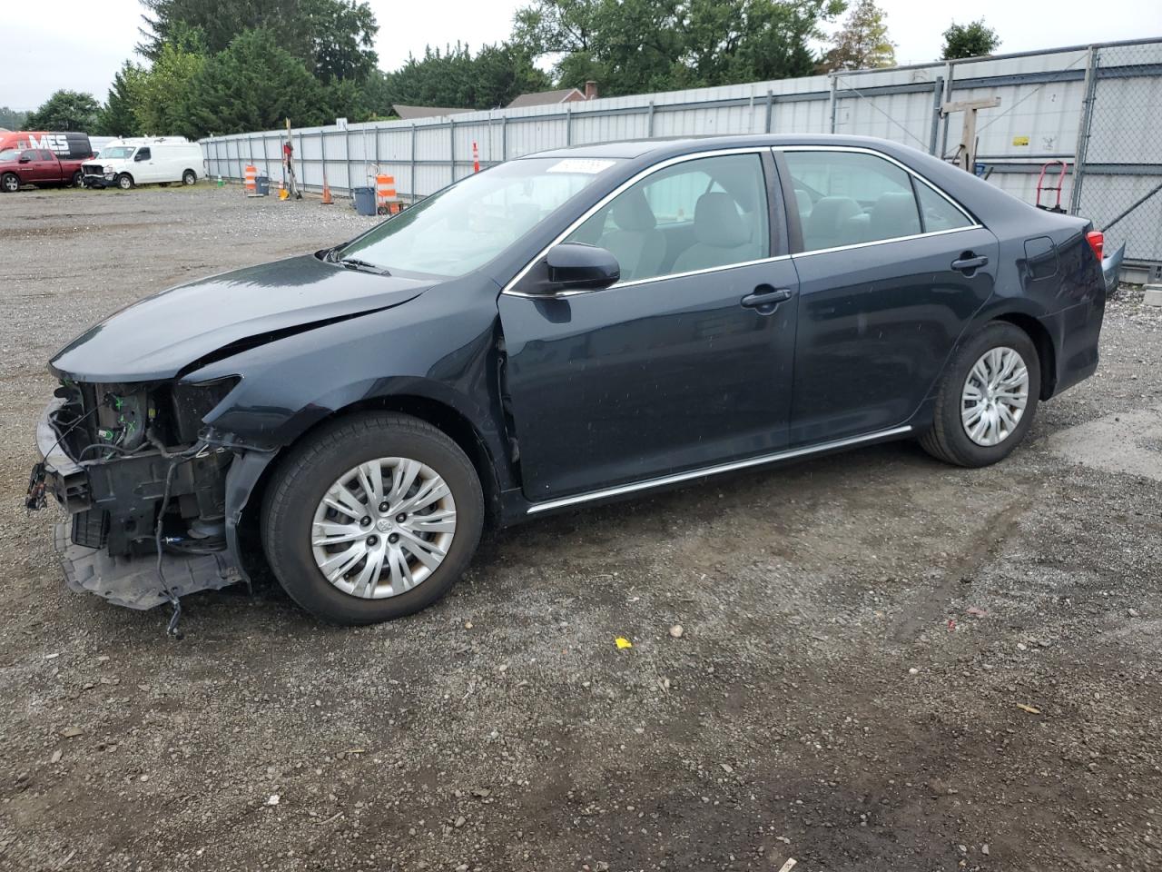 TOYOTA CAMRY BASE