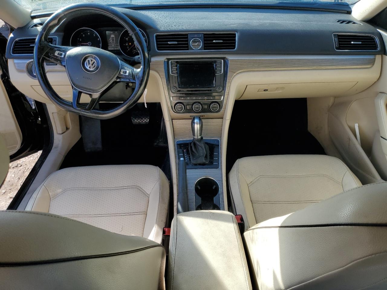 VOLKSWAGEN PASSAT SE