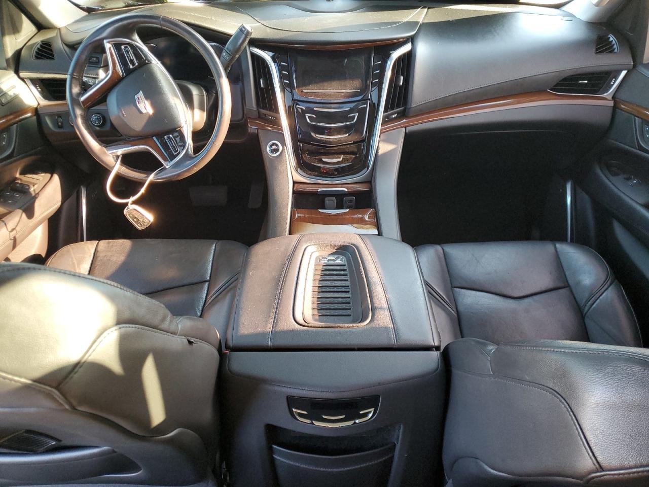 CADILLAC ESCALADE LUXURY