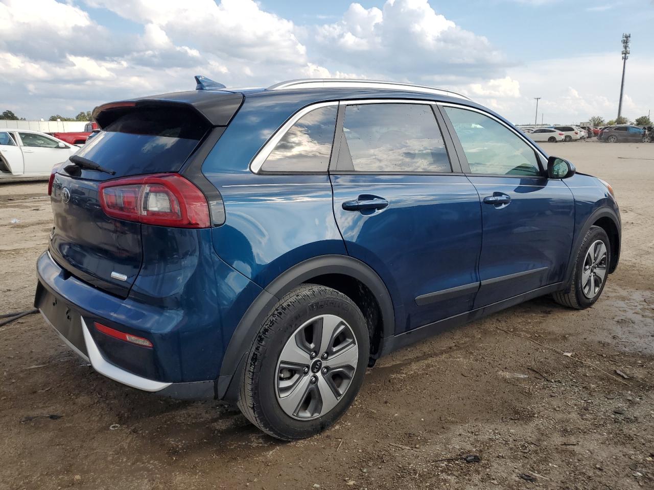 KNDCB3LC1K5353898 Kia Niro FE 3