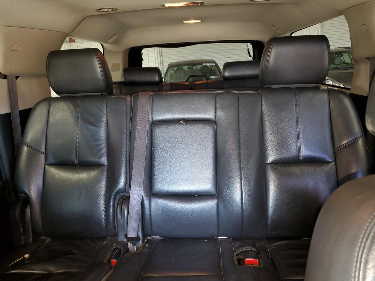 1GNSCJE08ER218177 2014 Chevrolet Suburban C1500 Lt