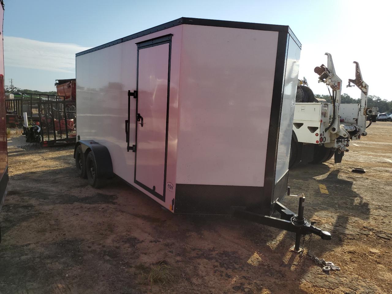 7UTC1EG28PE000019 ENCL TRAILER 2023