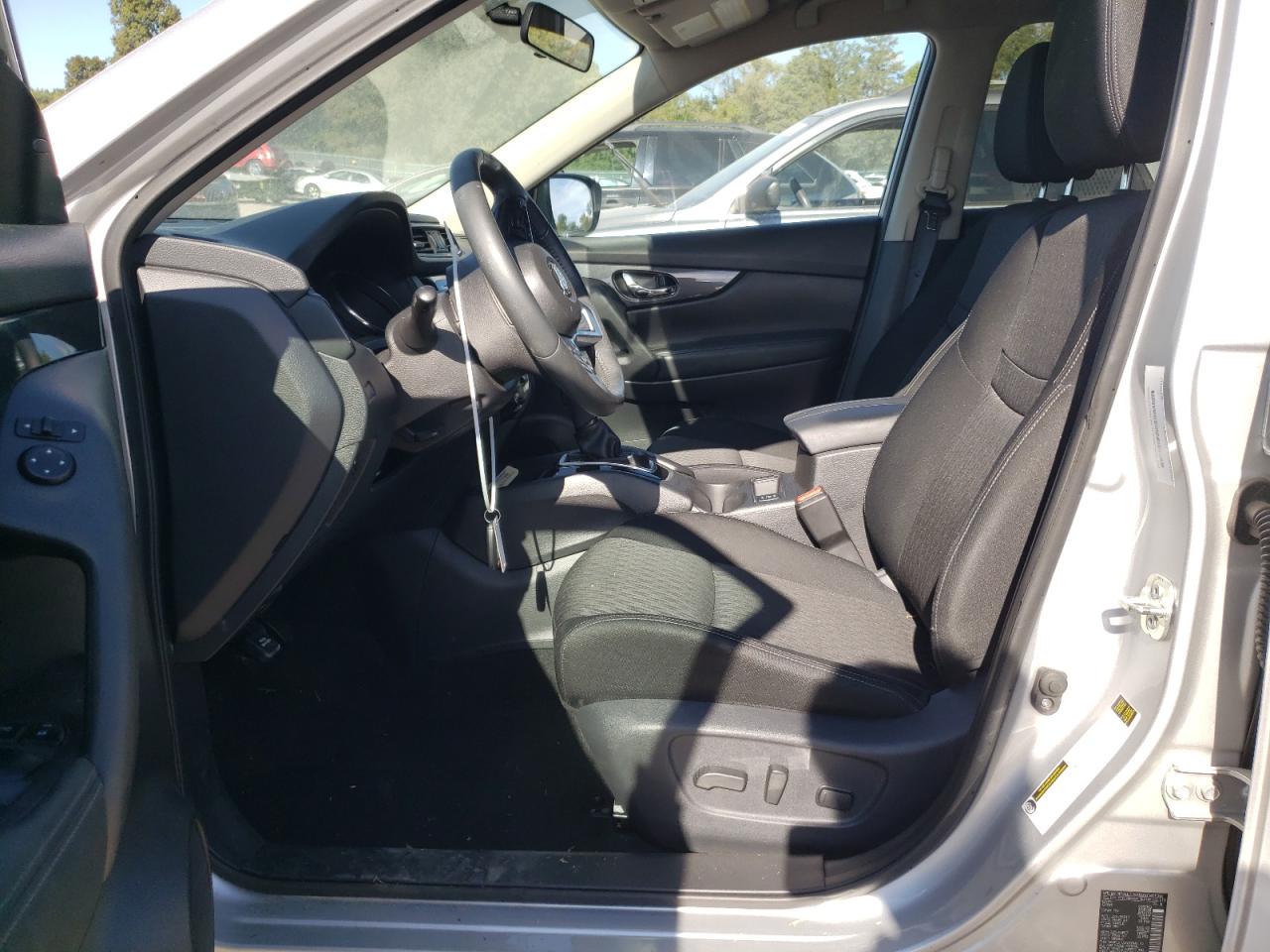 KNMAT2MT5JP565641 NISSAN ROGUE 2018
