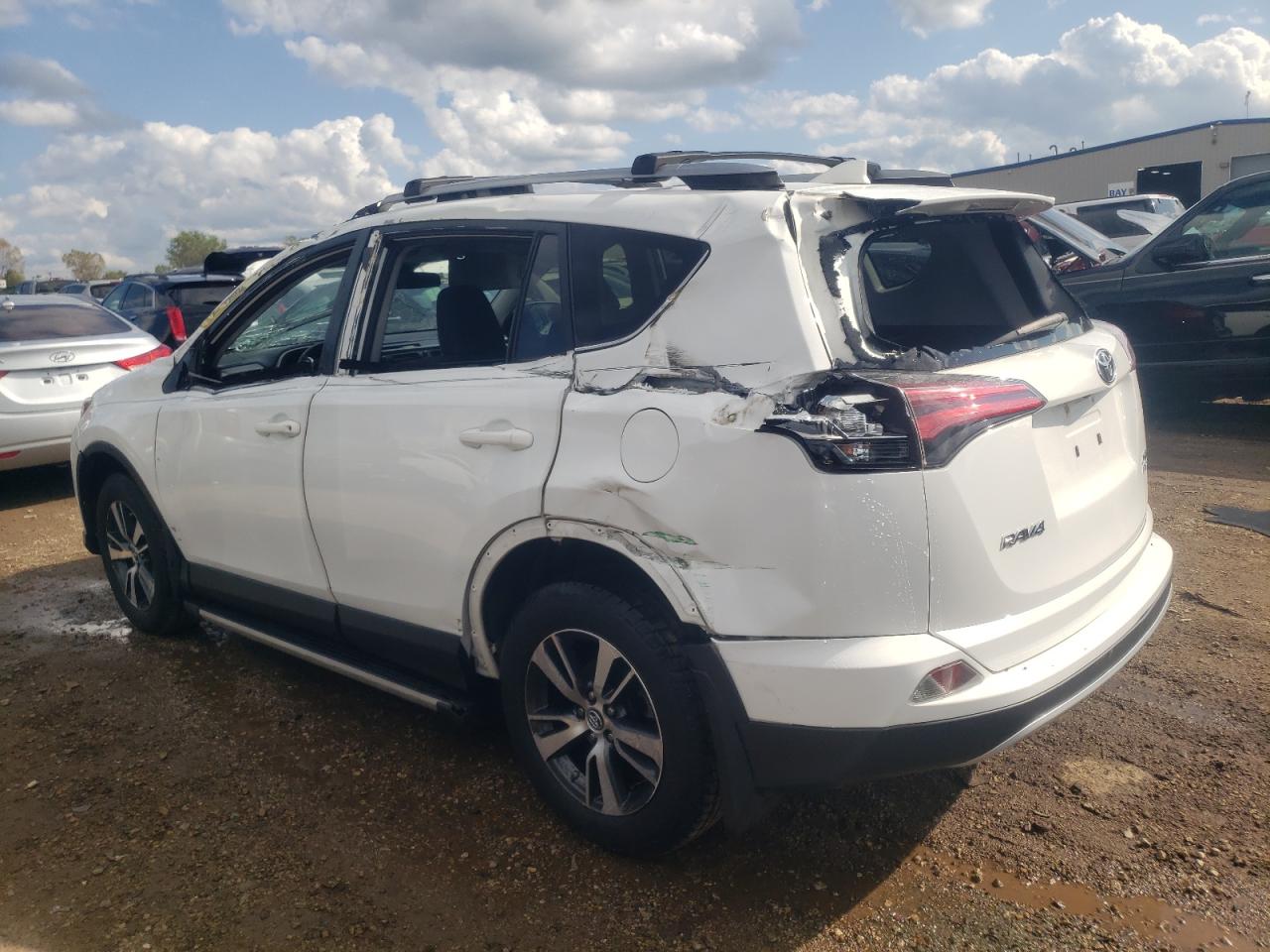 JTMRFREV6HD217961 TOYOTA RAV4 2017