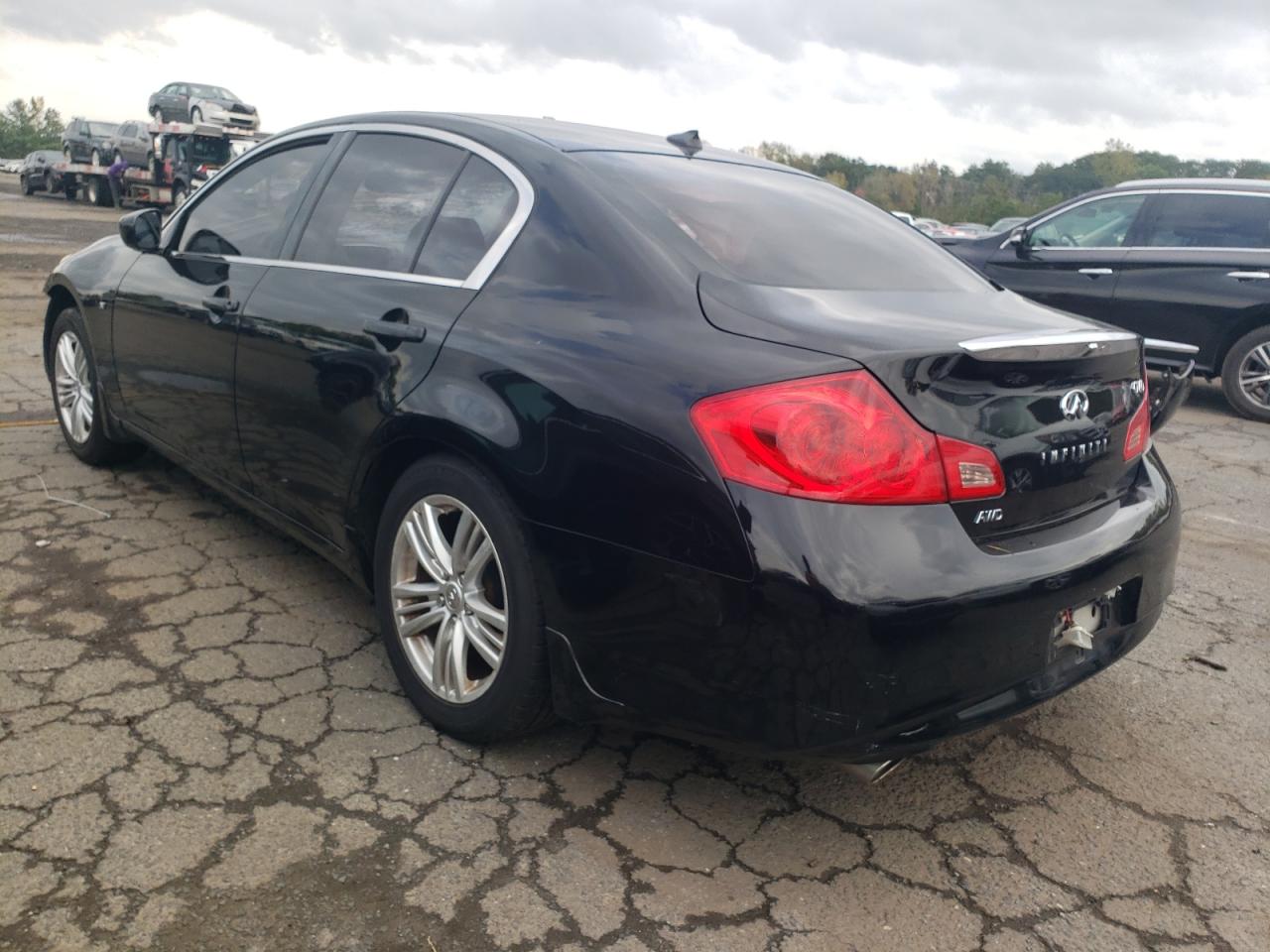 JN1CV6AR0FM524610 2015 Infiniti Q40