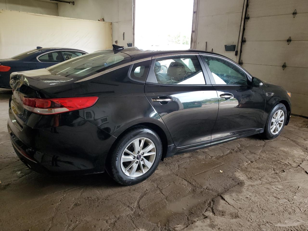 2018 Kia Optima Lx vin: 5XXGT4L37JG246675