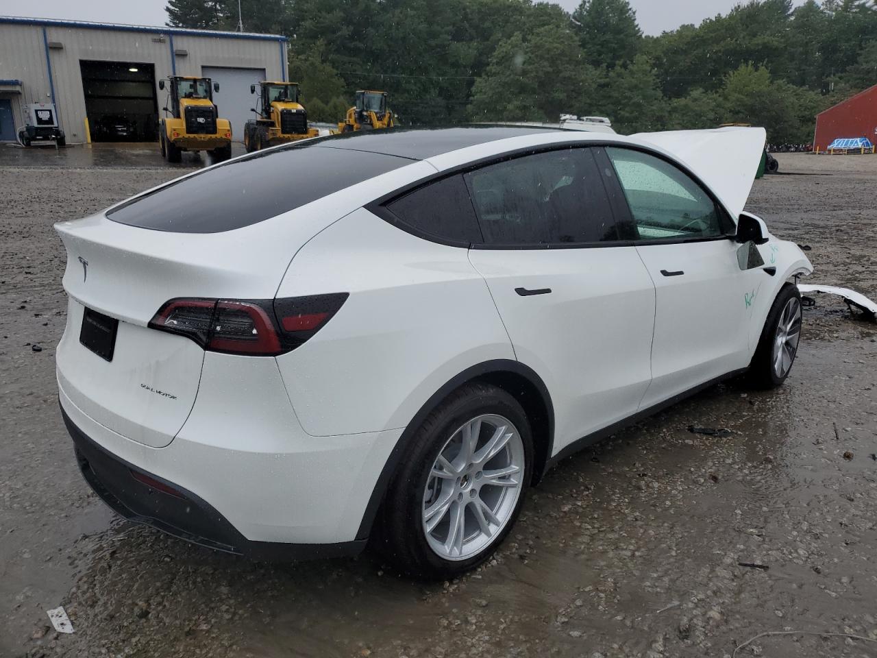 7SAYGAEE6PF831123 Tesla Model Y  3