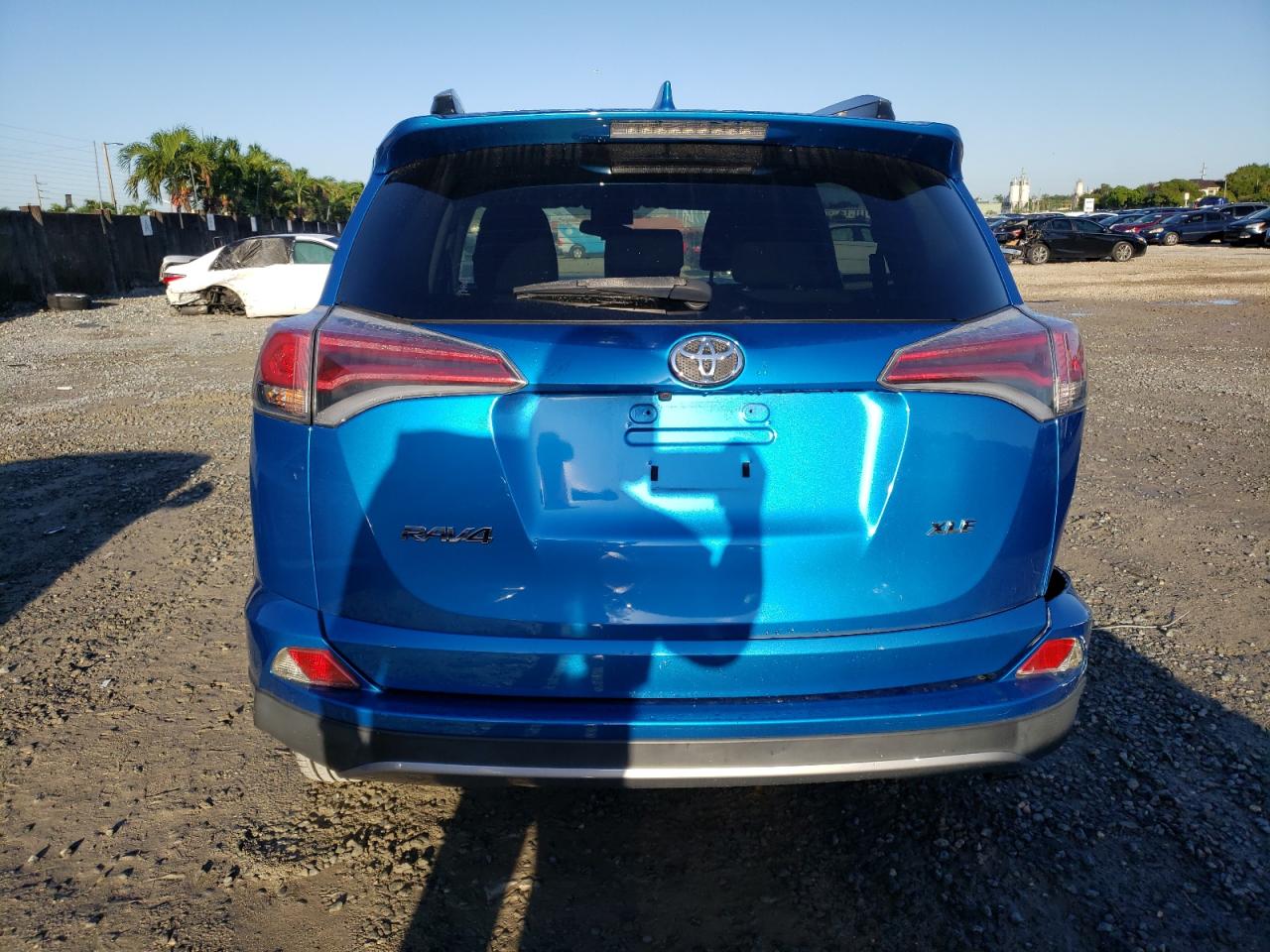 JTMWFREV0HJ102423 2017 Toyota Rav4 Xle