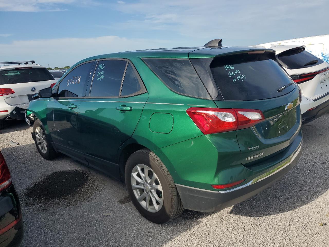 VIN: 2GNAXHEV1J6269238 2018 CHEVROLET EQUINOX