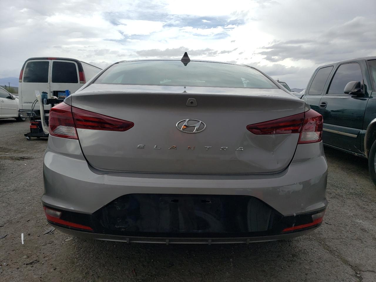 2020 Hyundai Elantra Sel vin: KMHD84LF2LU105861