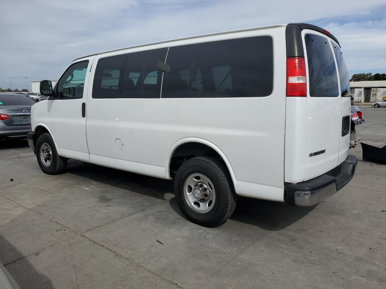 1GAZGMFP2J1258295 2018 Chevrolet Express G3500 Lt