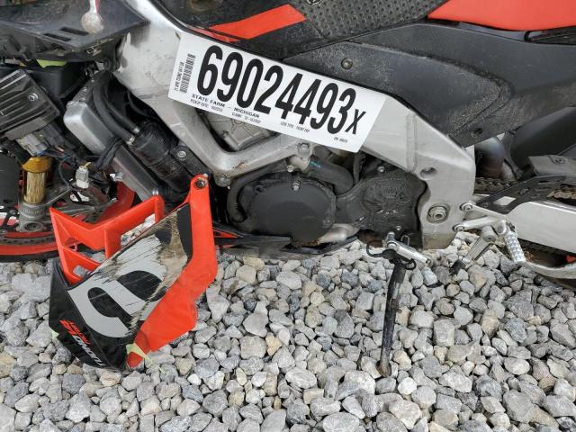 2021 APRILIA TUONO V4 F - ZD4KZUB0XMS000010