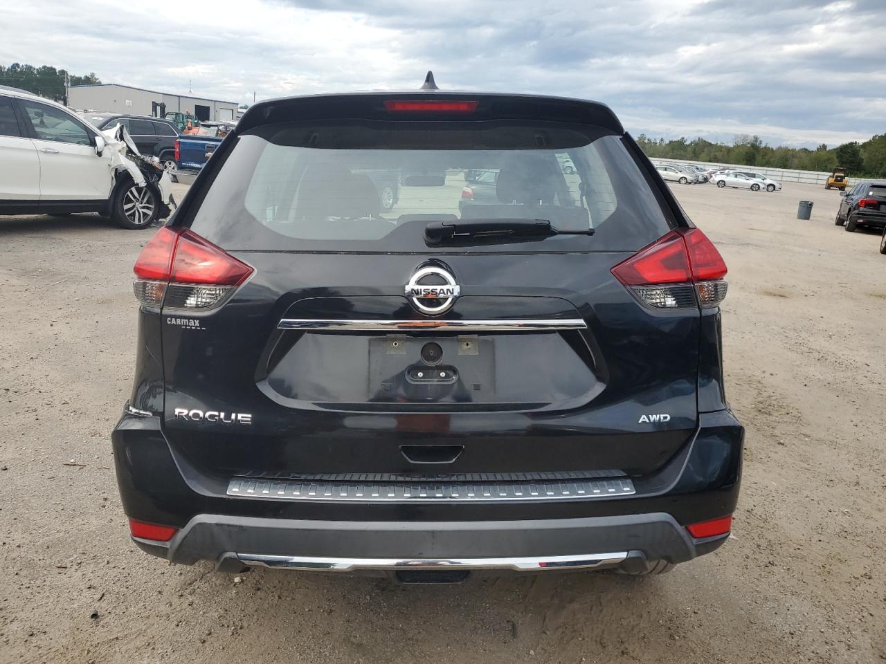 KNMAT2MV8HP608817 NISSAN ROGUE 2017