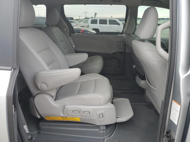 5TDYZ3DC9KS999085 Toyota SIENNA XLE