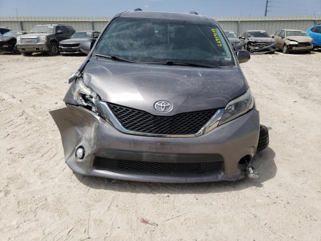 5TDXZ3DC0HS829346 2017 TOYOTA SIENNA, photo no. 5