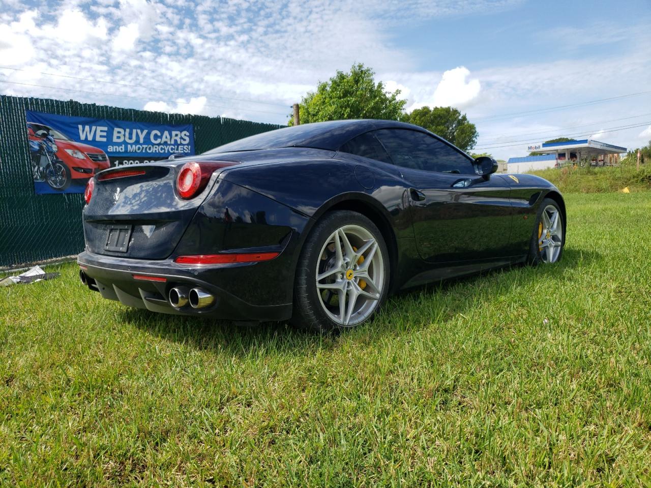 2016 Ferrari California T vin: ZFF77XJA5G0217923