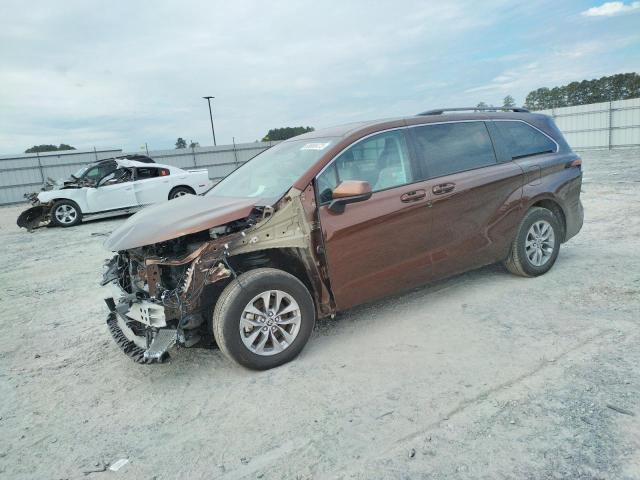 2022 Toyota Sienna LE