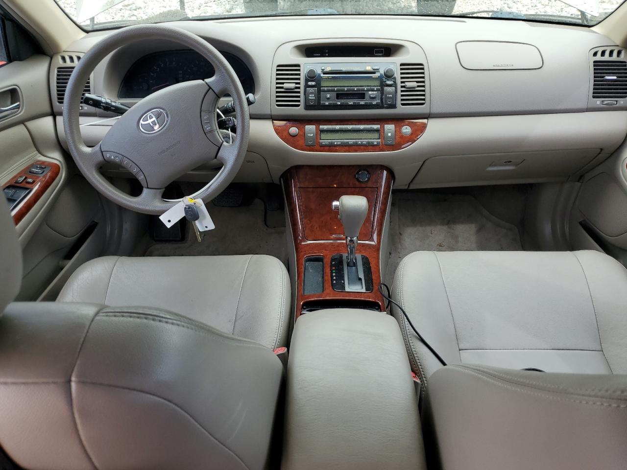 JTDBE32K053030518 2005 Toyota Camry Le