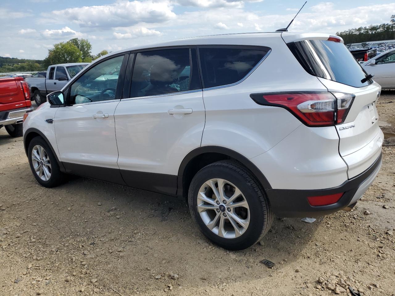 1FMCU0GD5HUB38143 FORD ESCAPE 2017