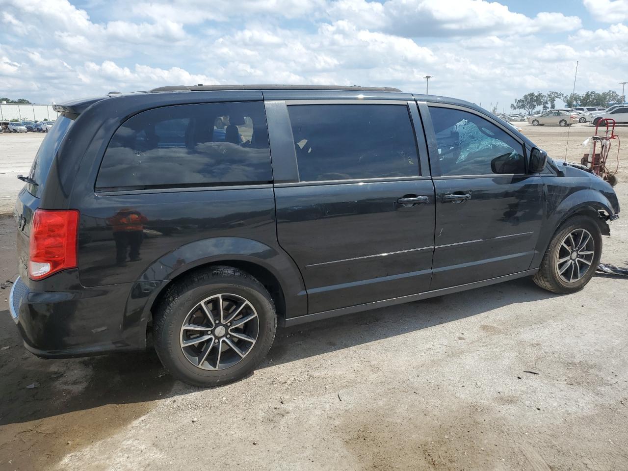 2C4RDGEGXHR740411 2017 Dodge Grand Caravan Gt