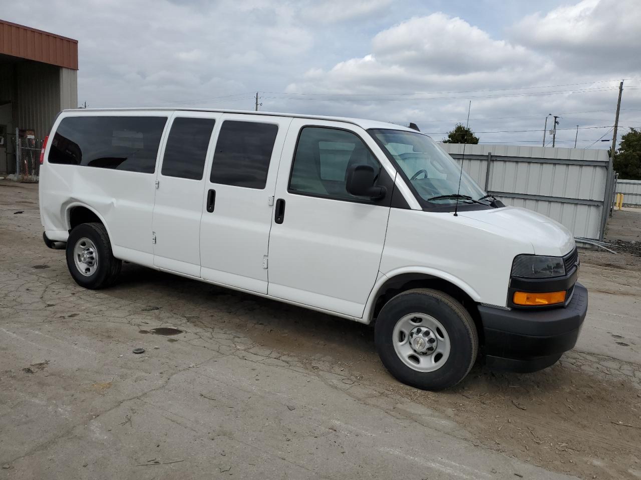 1GAZGNF73N1149405 Chevrolet Express G3 4