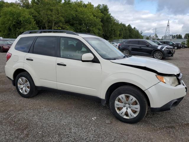 JF2SHCBC4BH748850 Auction: COPART CANADA Lot: 67531163 Location: ONTARIO AUCTION JF2SHCBC4BH748850 SUBARU FORESTER 2011 WHITE Photo 4