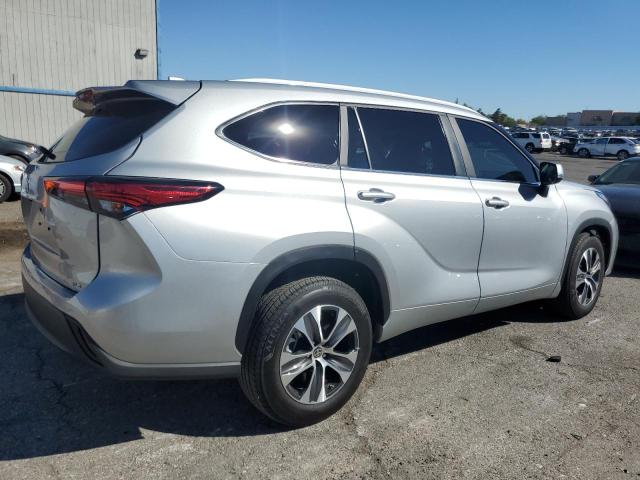 VIN 5TDKDRAH2PS502795 2023 Toyota Highlander, L no.3