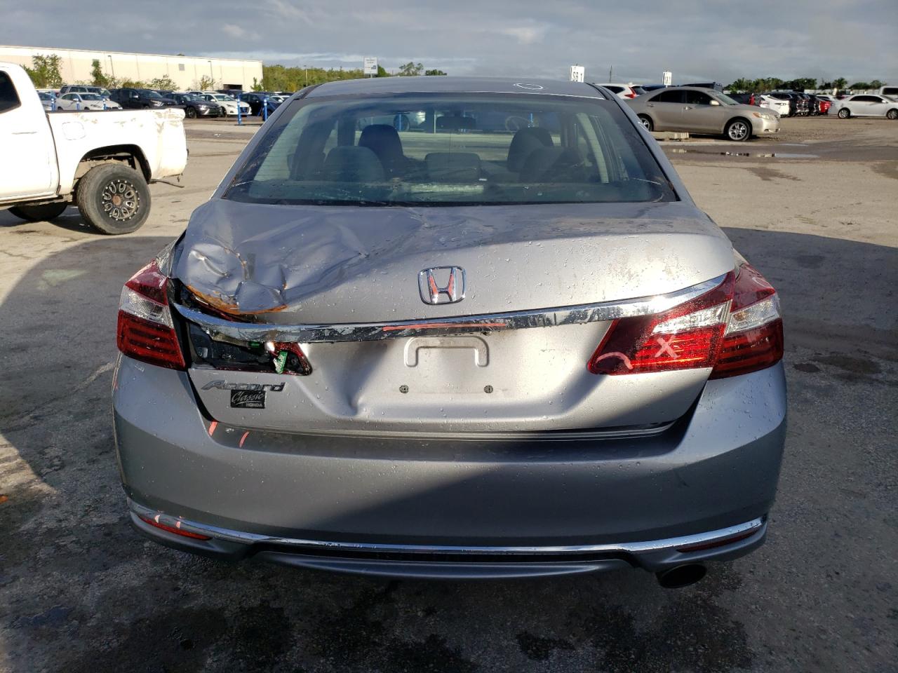 1HGCR2F30HA257652 HONDA ACCORD 2017